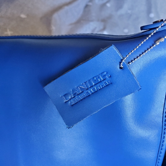 Danier Leather purse - Picture 5 of 5